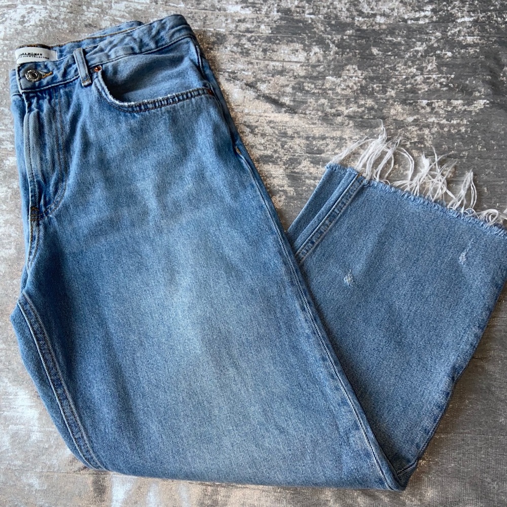***SOLD***Zara Classic Straight Leg Cropped Jeans